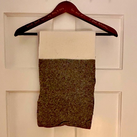 Colorblock Wool Infinity Scarf - Picture 3 of 4